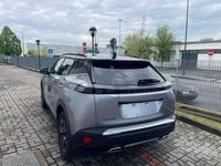 Nuova Peugeot 2008 GT 136 CV (100 kW) 2025 Grigio chiarotetto nero SUV
