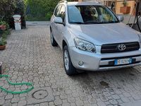 Begagnad Toyota RAV4 152 HK (111 kW) 2008 Grå Sedan