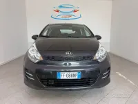 Usado Kia Rio 84 CV (61 kW) 2016 Gris Utilitario