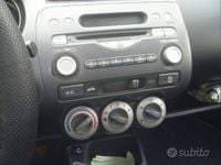 Usata Honda Jazz 77 CV (56 kW) 2005 Grigio Utilitaria