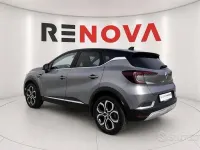 Usata Renault Captur Techno 101 CV (74 kW) 2023 Grigio SUV