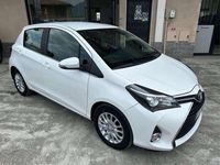 Usata Toyota Yaris Active 69 CV (50 kW) 2014 Grigio Berlina