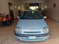 Usata Renault Clio 58 CV (42 kW) 2001 Grigio Berlina