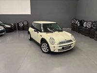 Begagnad Mini ONE 90 HK (66 kW) 2005 Vit Halvkombi