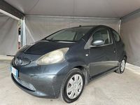 Usata Toyota Aygo Sol 68 CV (50 kW) 2005 Grigio Utilitaria