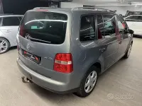 Usata VW Touran Highline 140 CV (102 kW) 2005 Grigio Monovolume