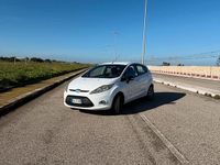 Usata Ford Fiesta 96 CV (70 kW) 2010 Bianco Berlina