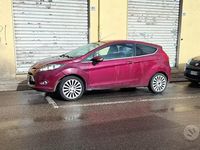 Begagnad Ford Fiesta 97 HK (71 kW) 2009 Röd Sedan