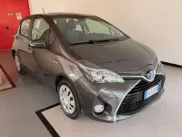 Usata Toyota Yaris Hybrid Active 75 CV (55 kW) 2015 Grigio Berlina