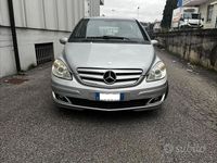 Usata Mercedes B200 140 CV (102 kW) 2006 Grigio Monovolume