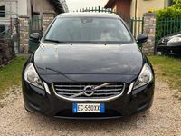 Usata Volvo V60 Momentum 115 CV (84 kW) 2012 Nero Station wagon