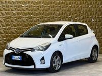 Usata Toyota Yaris Hybrid Cool 73 CV (53 kW) 2017 Bianco Berlina