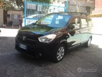 Usata Dacia Lodgy Lauréate 101 CV (74 kW) 2017 Nero Monovolume