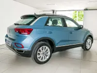Usata VW T-Roc Style 150 CV (110 kW) 2023 Petroleum blue metallizzato ne SUV
