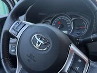 Usata Toyota Yaris Active 69 CV (50 kW) 2015 Grigio Berlina