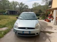 Begagnad Ford Fiesta 75 HK (55 kW) 2004 Halvkombi