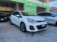 Usata Kia Rio 75 CV (55 kW) 2015 Bianco Berlina
