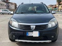 Usata Dacia Sandero Lauréate 68 CV (50 kW) 2011 Berlina