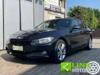 Usata BMW 320 Comfort Edition 184 CV (135 kW) 2014 Blu Berlina