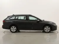 Usata VW Golf VIII Life 116 CV (85 kW) 2022 Grigio Station wagon