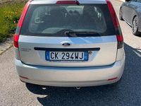 Usata Ford Fiesta Ambiente 75 CV (55 kW) 2003 Grigio Utilitaria