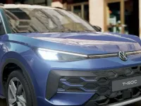 Nuova VW T-Roc Life 150 CV (110 kW) 2026 Celestial blue metallizzato ne SUV