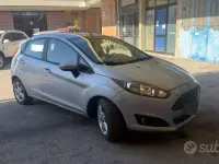 Usata Ford Fiesta 75 CV (55 kW) 2015 Grigio Utilitaria