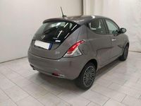Usata Lancia Ypsilon Gold 70 CV (51 kW) 2021 Grigio pastello Utilitaria