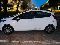 Usata Ford Fiesta 68 CV (50 kW) 2009 Bianco Utilitaria