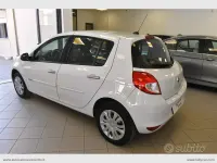 Usata Renault Clio II Dynamique 75 CV (55 kW) 2011 Bianco Berlina
