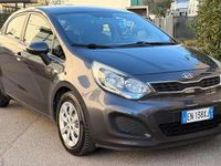 Usata Kia Rio EX 90 CV (66 kW) 2012 Grigio Berlina