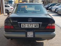 Usata Mercedes E200 Avantgarde 136 CV (100 kW) 1995 Marrone Berlina