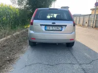 Usata Ford Fiesta Ambiente 75 CV (55 kW) 2004 Grigio Utilitaria
