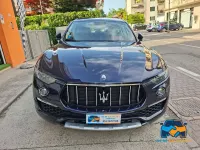 Usata Maserati Levante GranLusso 250 CV (183 kW) 2018 Blu/azzurro SUV