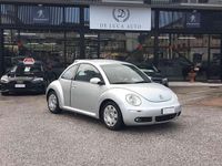 Usata VW New Beetle 105 CV (77 kW) 2006 Argento Utilitaria