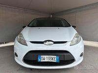 Usata Ford Fiesta Titanium 68 CV (50 kW) 2009 Bianco Utilitaria