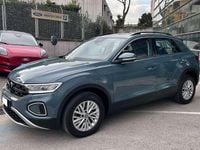 Usata VW T-Roc Life 150 CV (110 kW) 2022 Petroleum blue SUV