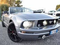 Usata Ford Mustang GT 213 CV (156 kW) 2007 Grigio Cabrio