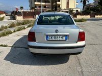 Usata VW Passat 75 CV (55 kW) 1996 Grigio Berlina