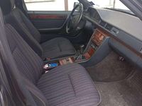 Usado Mercedes E250 94 CV (69 kW) 1991 Gris Berlina