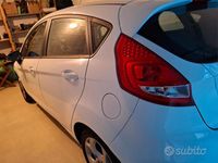 Usata Ford Fiesta Titanium 60 CV (44 kW) 2012 Bianco Berlina