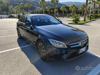 Usata Mercedes C220 Business 194 CV (142 kW) 2019 Blu/azzurro Station wagon