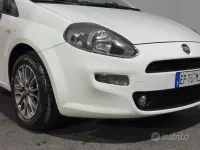 Usata Fiat Punto Lounge 75 CV (55 kW) 2013 Bianco Utilitaria