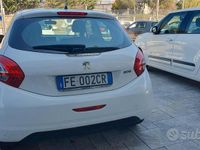 Usata Peugeot 208 68 CV (50 kW) 2016 Bianco Utilitaria