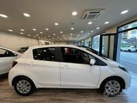 Usata Toyota Yaris Lounge 90 CV (66 kW) 2015 Bianco Utilitaria