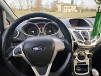 Usata Ford Fiesta 97 CV (71 kW) 2011 Bianco Utilitaria