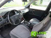 Usata Mercedes E270 Elegance 170 CV (125 kW) 2000 Grigio metallizzato Berlina