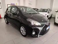 Usata Toyota Yaris Lounge 69 CV (50 kW) 2015 Nero Utilitaria