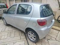 Usata Toyota Yaris 68 CV (50 kW) 2001 Grigio Berlina