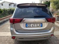 Usata Mitsubishi Outlander P-HEV Instyle 135 CV (99 kW) 2021 Argento SUV